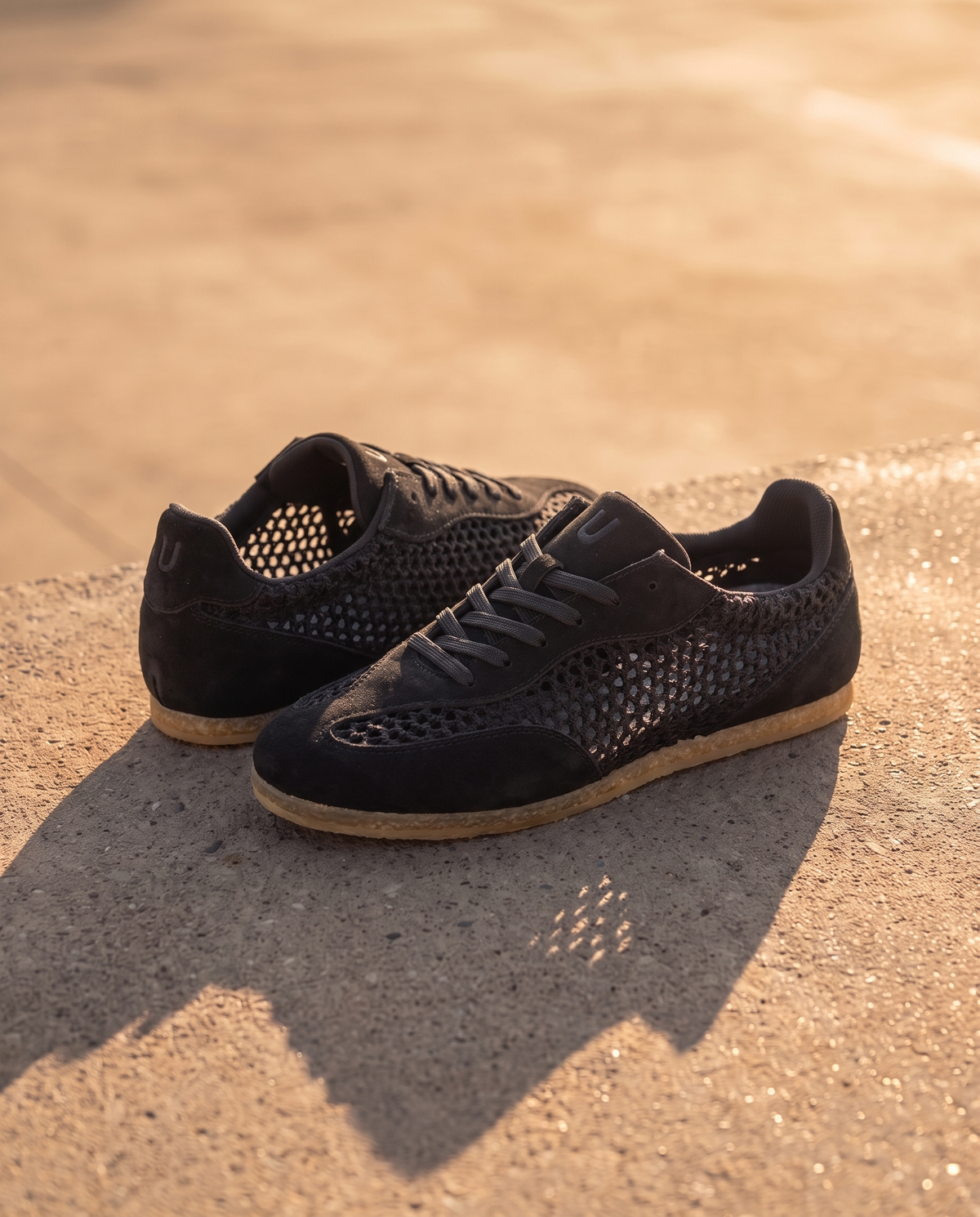 Tênis feminino Yuool Low Summer Edition, trama aberta com suede e sola de crepe
